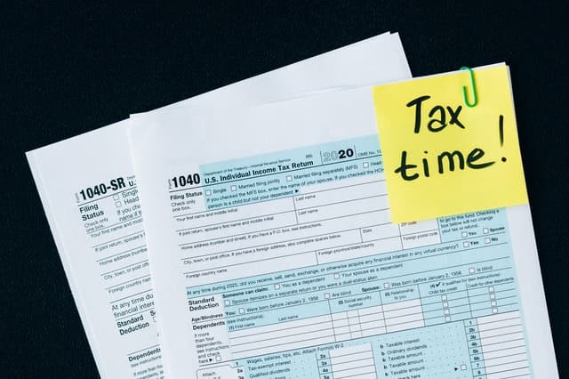 2020 US Individual Income Tax Returns with tax time reminder.